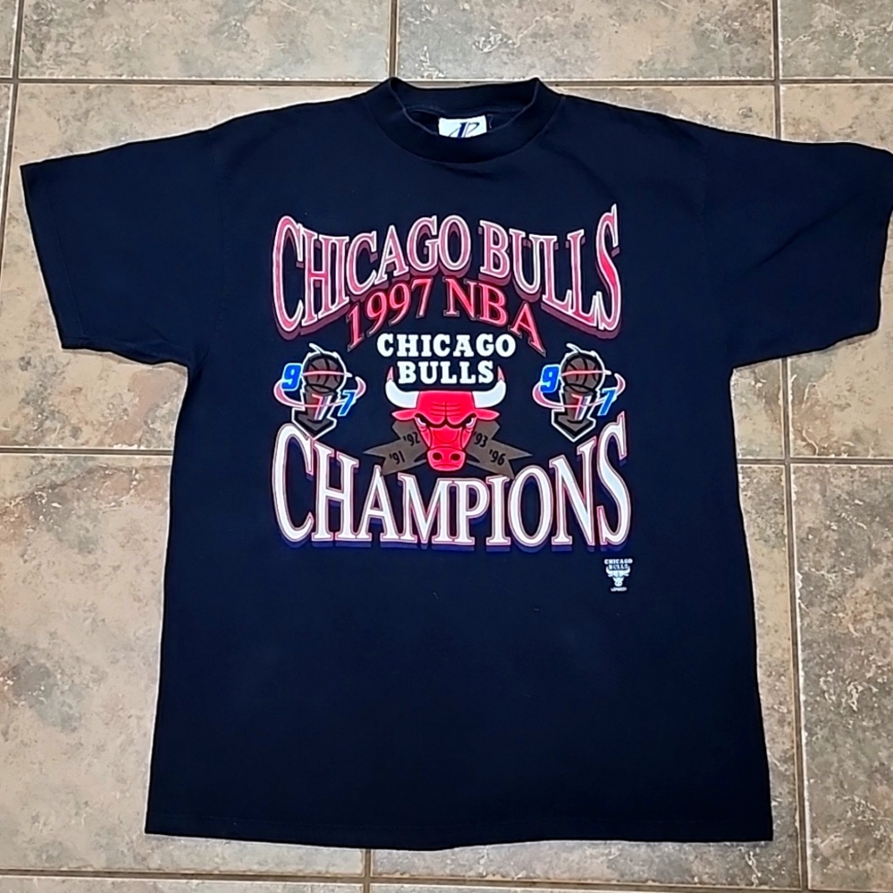 Vintage Chicago Bulls 1997 5x championship shirt size large